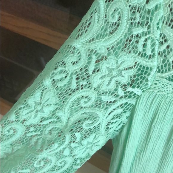 Seafoam green lace tunic - Picture 2 of 3